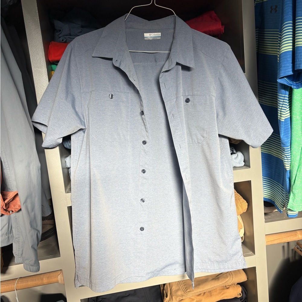 Men's Short Sleeve Button-Up Shirt in Heather Blue